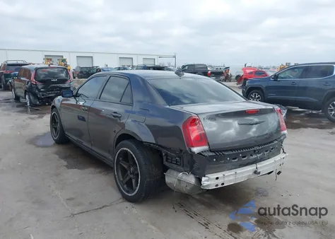 2021 Chrysler 300 Touring z USA, uszkodzony, nr VIN 2C3CCAAG6MH580186